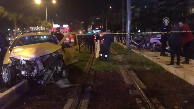 İzmir'de Trafik Kazası: 4 Yaralı