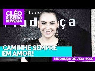 Скачать видео: Caminhe sempre em amor - Bispa Cléo