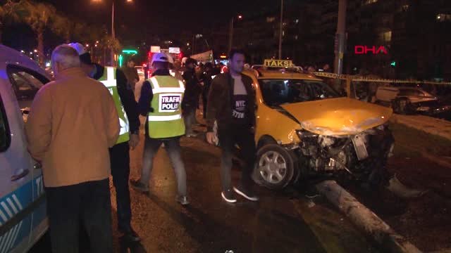 İzmir'de Trafik Kazası: 1'i Ağır 4 Yaralı