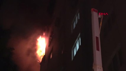 Kucağındaki Torunuyla Evinde Çıkan Yangını İzledi