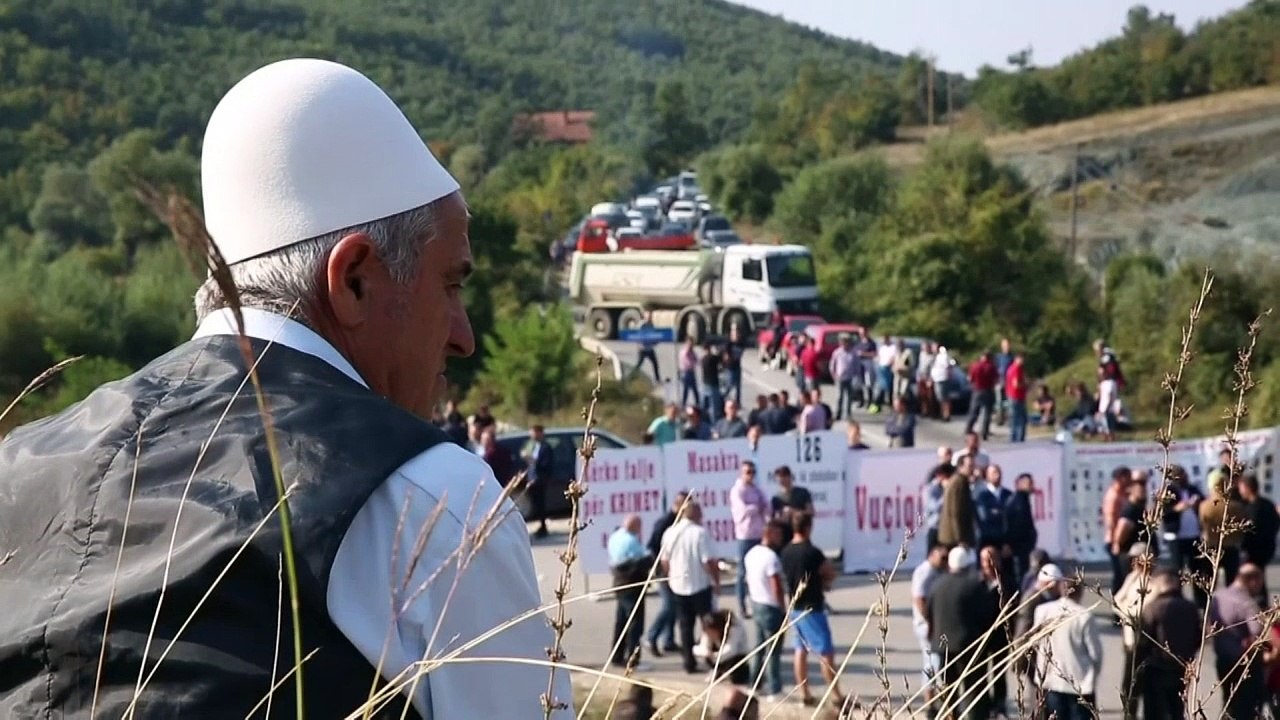 Kosovo Albanians block roads for Serbian president's visit