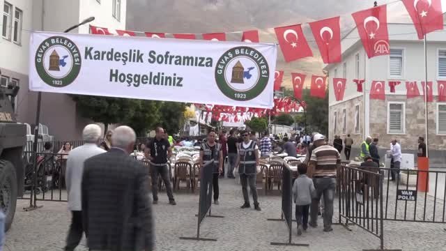 Akdamar Adası'ndaki Ayin Sonrası Barış ve Kardeşlik Sofrası Kuruldu