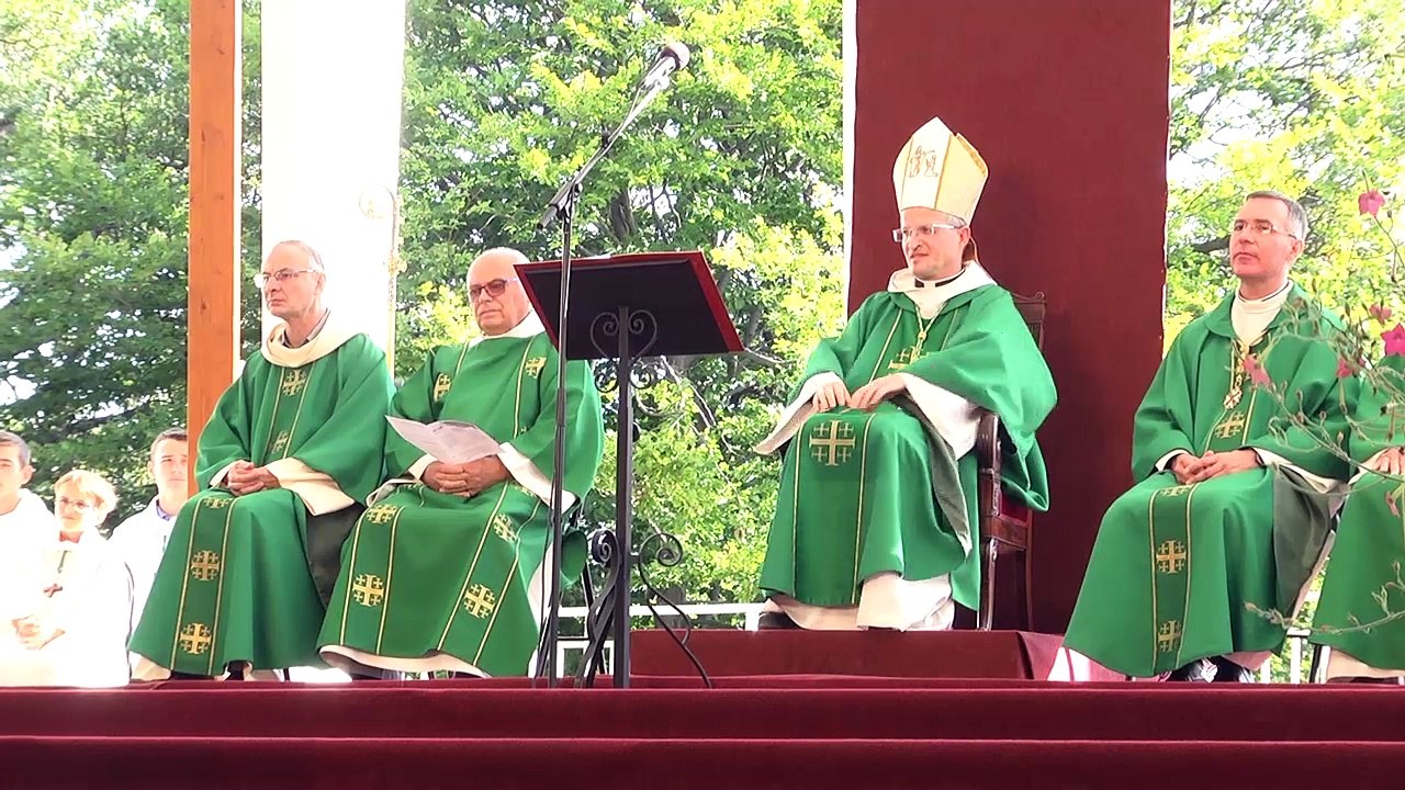 D!CI TV : les cartables des écoliers bénis à Notre Dame du Laus