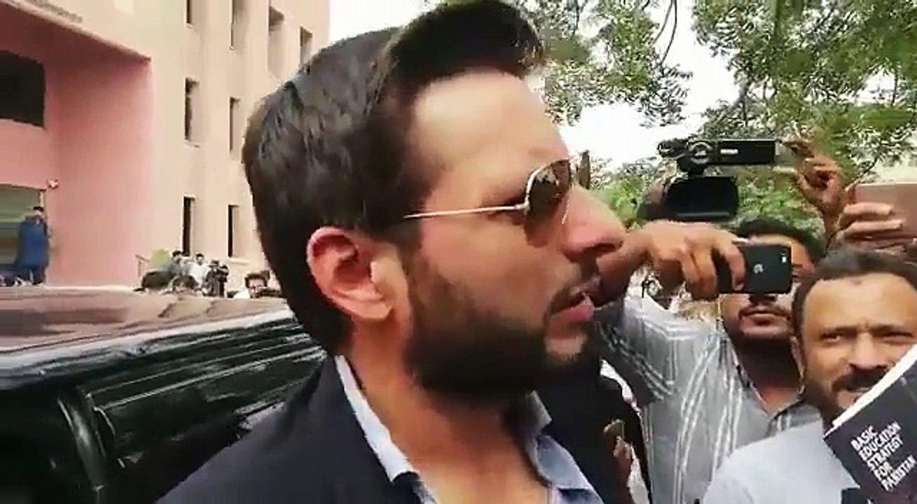 شاہد آفریدی کی وضاحت۔۔۔نسوار نہیں کھائی جو کھائی وہ خود ہی دیکھ لیں