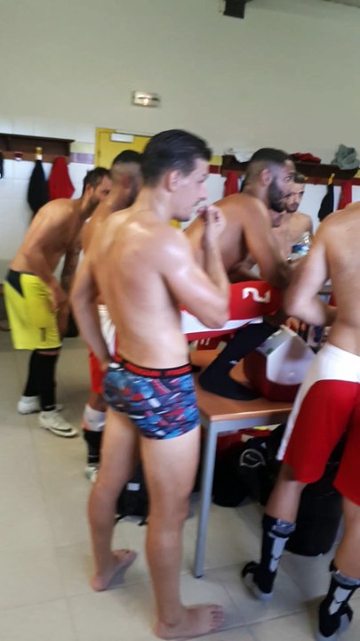 R2: C'est de la folie dans les vestiaires après ce premier succès