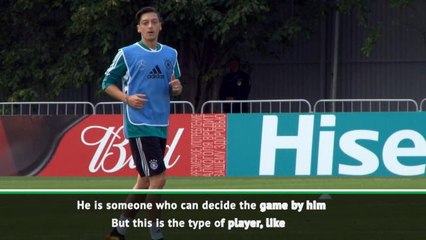 Arsenal legends back Ozil