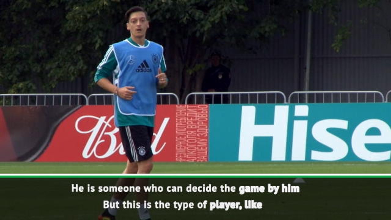 Arsenal legends back Ozil