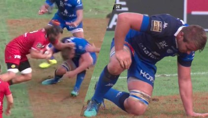 Jacques Potgieter met une énorme percussion sur Jelonch qui sort KO