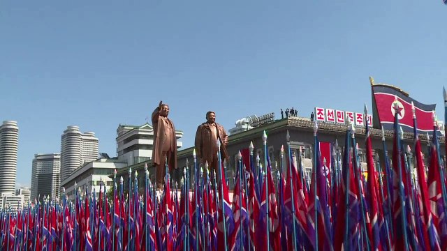 Desfile en Corea del Norte sin misiles intercontinentales