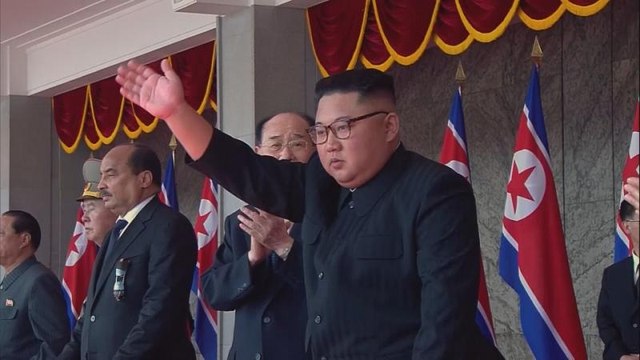 Trump celebra la ausencia de misiles nucleares en desfile militar de Corea del Norte