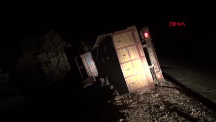 Gaziantep Fıstık İşçilerini Taşıyan Kamyonet Devrildi: 17 Yaralı