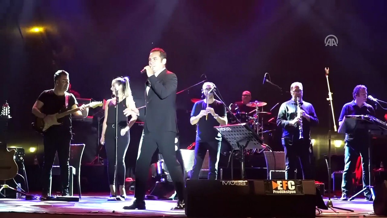 Ferhat Göçer, Trakya Bağ Bozumu ve Ekoloji Festivali'nde konser verdi - TEKİRDAĞ