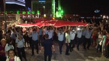 İzmir’de Haluk Levent rüzgarı esti