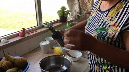 Peras ao vinho  para servir com sorvete de creme-Lá Vai Maria em Portugal