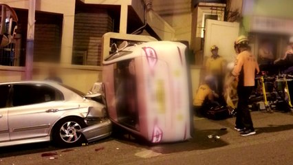 승용차 택시 충돌 후 뺑소니...2명 부상 / YTN