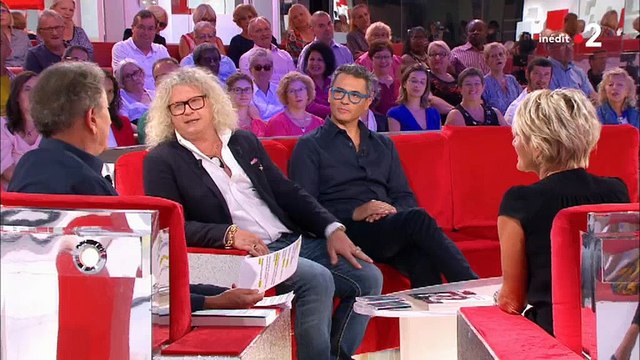 Michel Drucker et Pierre-Jean Chalençon se lancent dans une bataille d'imitations dans Vivement dimanche - Regardez