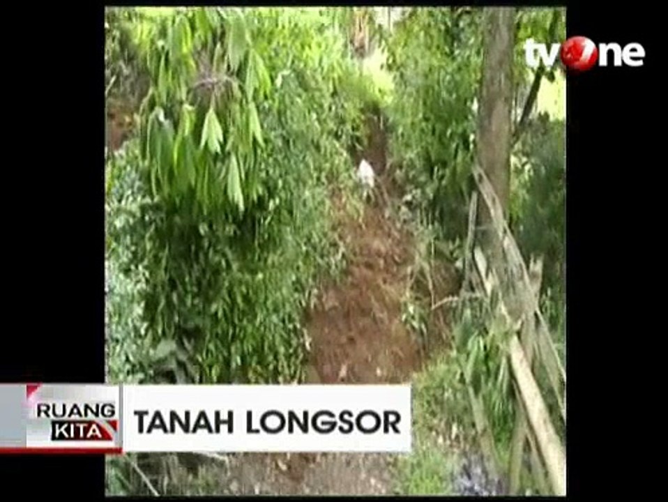 Tebing Setinggi 10 Meter di Kawasan Gadog Longsor
