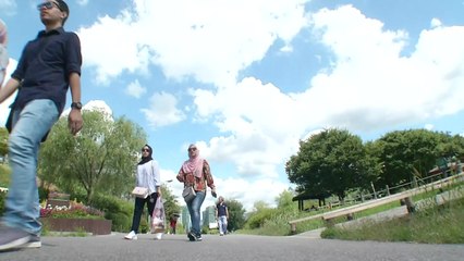 [날씨] 파란 하늘, 공기 깨끗...동해안 빗방울 / YTN