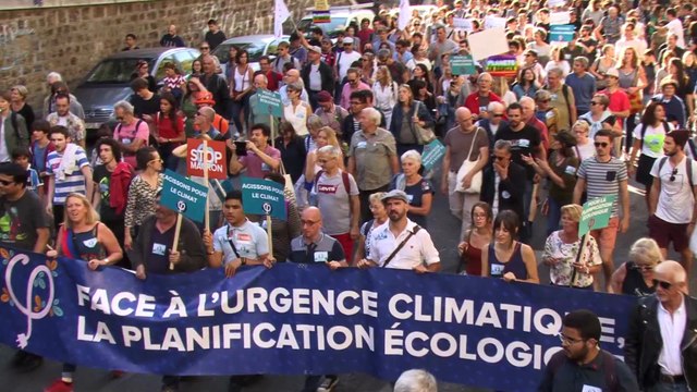 CHANGEONS LE SYSTEME PAS LE CLIMAT Marche pour le climat à Paris le 8 /9/ 2018