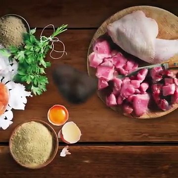 Домашние питомцы — вторые дети. Об их питании мы заботимся не меньше, чем о питании малышей. ;)Если вы кормите кормом, то больше ничего не нужно. Профессионал