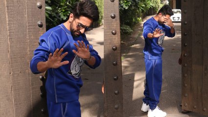 Ayushman Khurana hiding his face from media; Watch Video | FilmiBeat