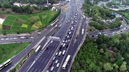 İstanbul'da Okula Uyumun İlk Gününde Oluşan Trafik Yoğunluğu Havadan Görüntülendi