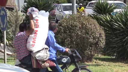 Motosiklet ile tehlikeli yük taşımacılığı kamerada