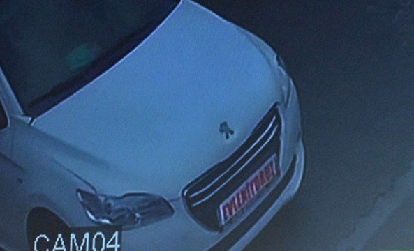 Evleniyoruz, Mutluyuz Yazılı Otomobille Geldiler