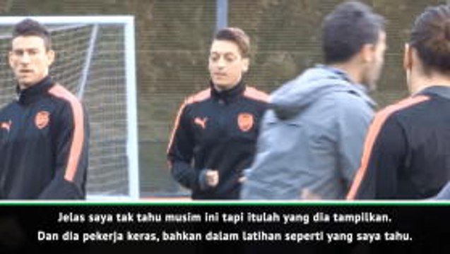 Legenda Arsenal Kompak Dukung Ozil
