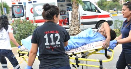 Trafik Magandaları, "Arabayı Neden Önümüze Kırdın" Diyerek Bıçak ve Levyeyle Araçtaki 3 Kişiyi Yaraladı