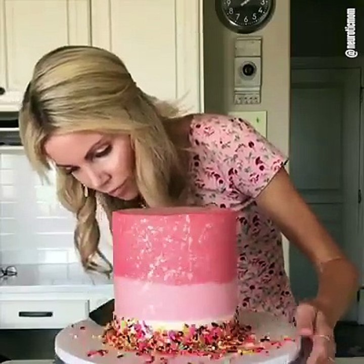 OMG please make me a cake    By NeuroticMommy IG:  For more, follow us on Instagram