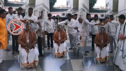 ఎం.పి.మల్లా రెడ్డికి వెరైటీగా పుట్టిన రోజు శుభాకాంక్షలు తెలియచేసిన అభిమానులు