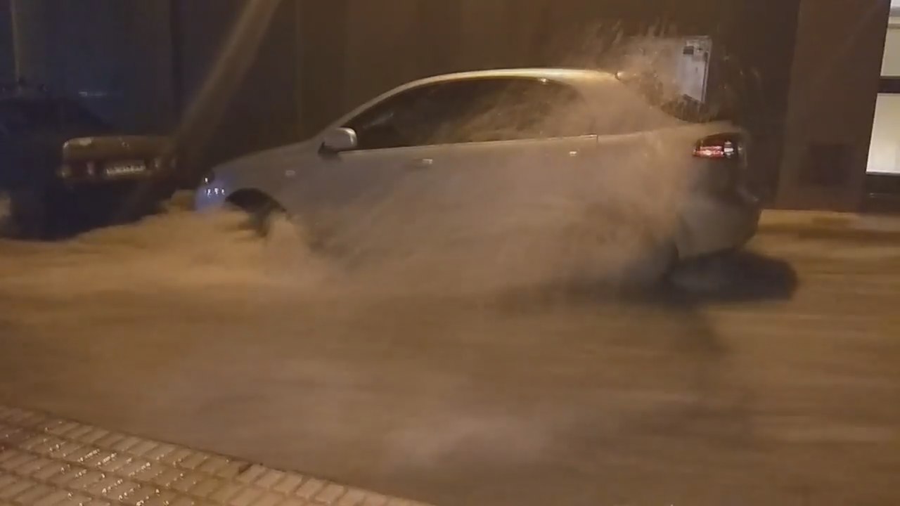 Una tromba de agua sorprende a los vecinos de Cullera (Valencia) esta madrugada