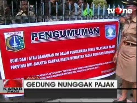 Gedung Menunggak Pajak Disegel Petugas
