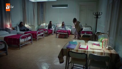 Para ile değişmeyen arkadaşlık! - Kırgın Çiçekler 61.Bölüm