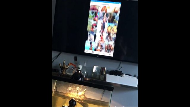 Grillé par sa copine en train de liker des photos chaudes sur Insta à cause de l'Apple TV qui transmettait l'écran de son portable