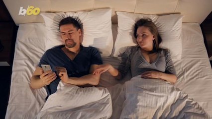 Couples Get Comfortable with Each Other THIS Long Into a Relationship