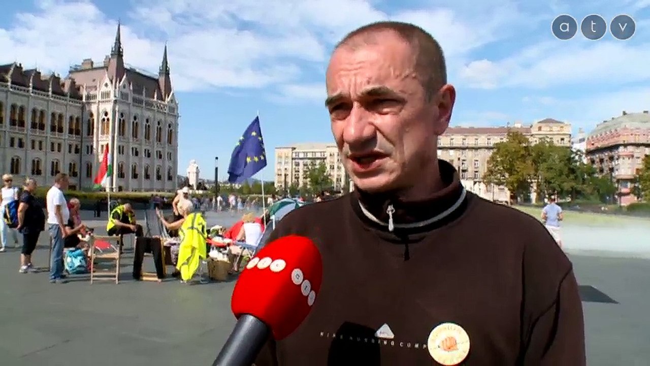 A játéknak vége Tüntetés-maraton kezdődött a Kossuth téren