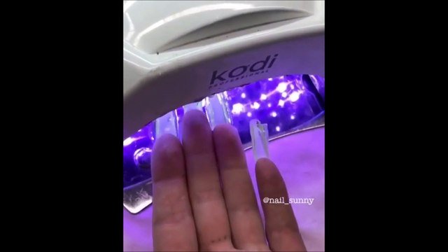 Ces faux-ongles ont des fourmis vivantes à l'intérieur !