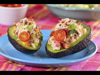 Aguacate Relleno con Ensalada de Pollo