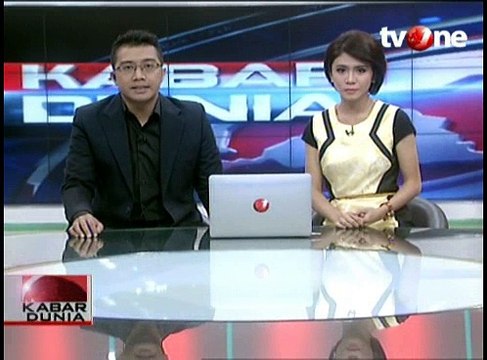 Seorang Bocah Terjebak di Bawah Meja