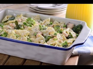 Pasta Alfredo con Brócoli, Chícharos y Salmón