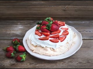 Pavlova con Frutos Rojos | Postre con frutos rojos