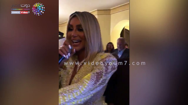 شاهد.. مايا دياب تغنى فى حفل خاص بفستان مثير