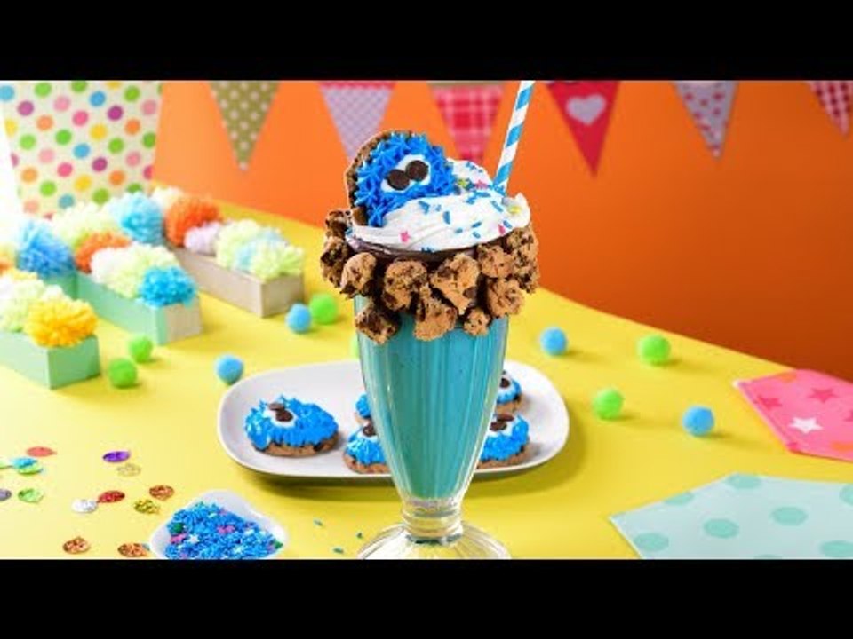 Malteada de Mora Azul con Monstruo Comegalletas