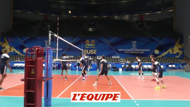 Premier entraînement des Bleus en Bulgarie - Volley - ChM (H)