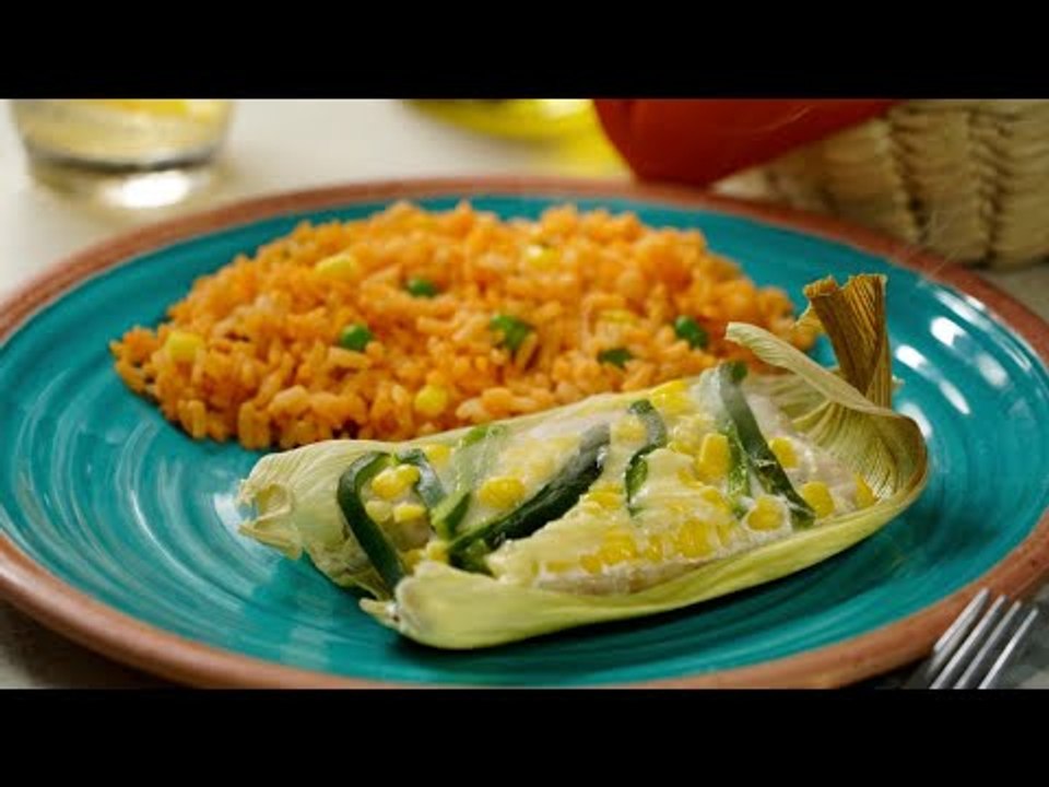 Pescado Empapelado en Hoja de Maíz con Chile Poblano