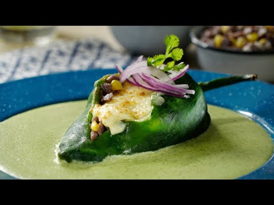 Chiles Rellenos de Cecina en Salsa de Cilantro