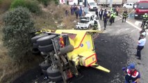 Asfalt yüklü kamyon otomobille çarpıştı: 1 ölü, 3 yaralı