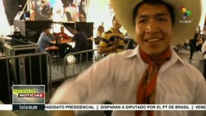 Con canto, baile y música los mexicanos preservan su cultura